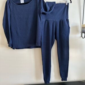 Maternity outfit in navy blue, size M with slit sides, flexible wait & pockets!